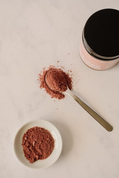 <i>Pink Balance</i>, le complément alimentaire qui va booster vos <i>hormones</i> - Doolittle