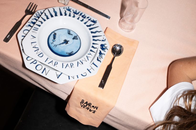 De la <i>vaisselle</i> déconseillée aux <i>adultes</i> - Doolittle