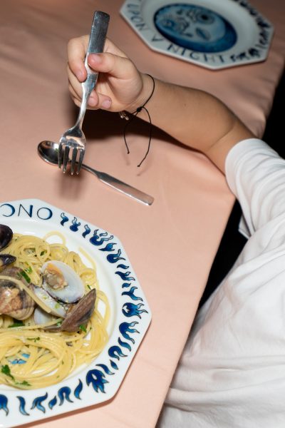 De la <i>vaisselle</i> déconseillée aux <i>adultes</i> - Doolittle