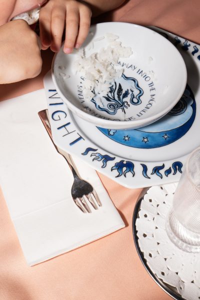 De la <i>vaisselle</i> déconseillée aux <i>adultes</i> - Doolittle