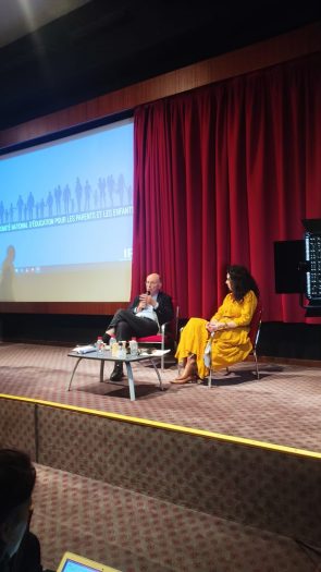 On a assisté à un <i>débat</i> sur l&rsquo;éducation <i>bienveillante</i> - Doolittle