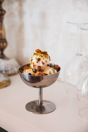 Recette : la glace au <i>yaourt</i> grec du Grand Café d&rsquo;<i>Athènes</i> - Doolittle