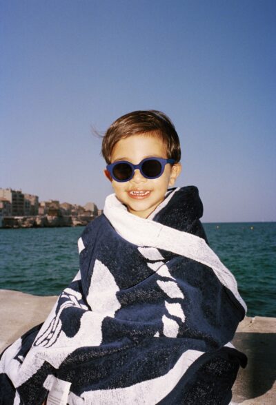 Les <i>lunettes</i> de l&rsquo;été by <i>Izipizi</i> - Doolittle