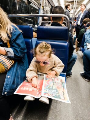 Guide de <i>survie</i> : le voyage en <i>train</i> avec un enfant en <i>bas âge</i> - Doolittle