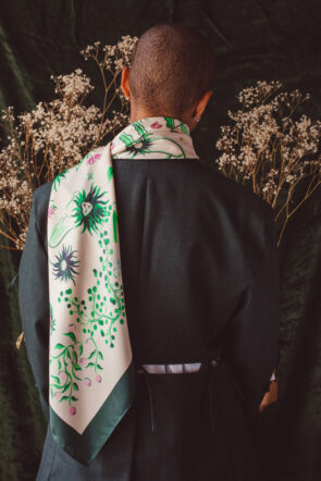 Les <i>carrés</i> en soie Petitjean <i>Paris</i> - Doolittle