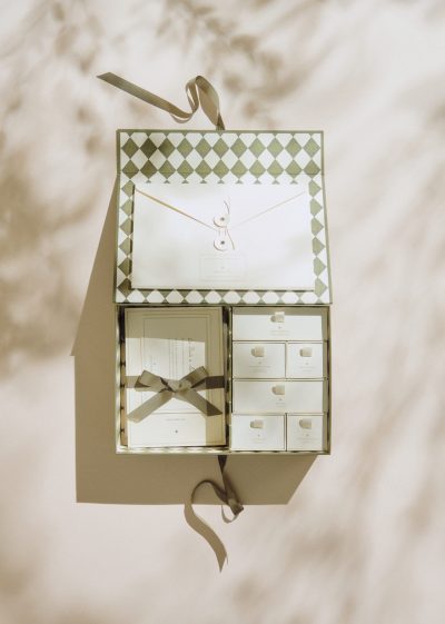 <i>Petit Sézane</i> dévoile sa toute première collection <i>Naissance</i> - Doolittle