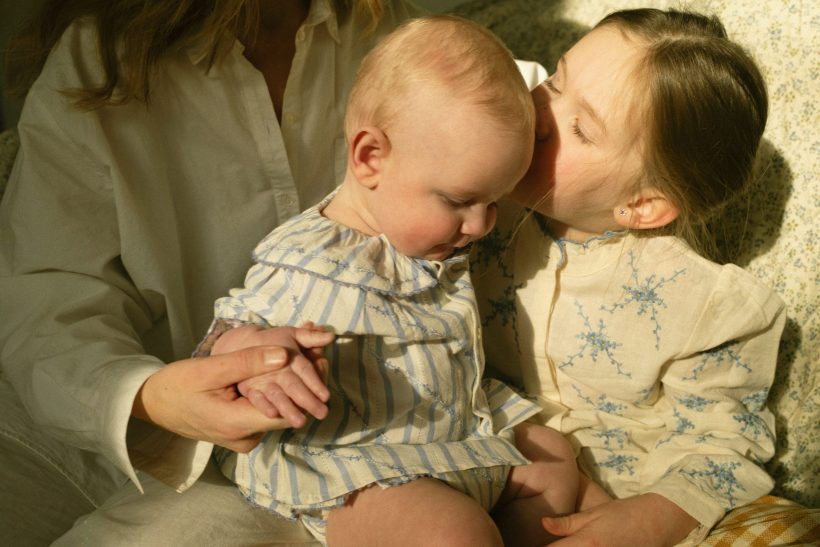 <i>Petit Sézane</i> dévoile sa toute première collection <i>Naissance</i> - Doolittle