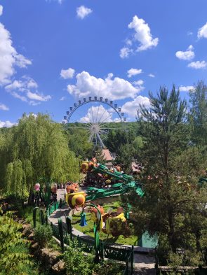 En mode <i>famille</i> nombreuse au parc <i>Nigloland</i> - Doolittle