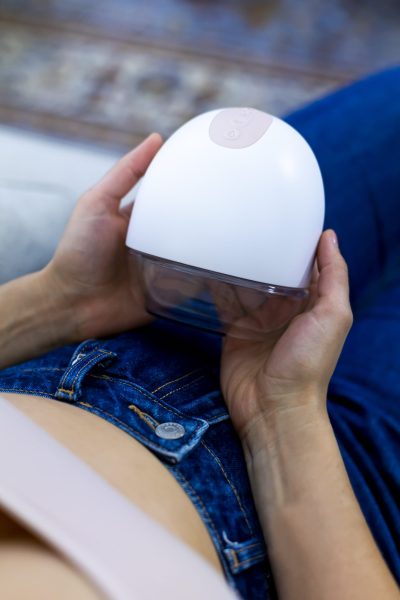 On a testé… <i>Perifit Pump</i>, le tire-lait sans fil qui libère (un peu) le <i>post-partum</i> - Doolittle