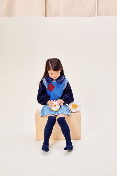Junon : pull sans manches, chemise & jupe BOBO CHOSES mi-bas DORÉ DORÉ poule anti-stress & peluche Daisy LEGAMI  - Doolittle