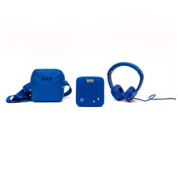 Max, l'école des loisirs -  Conteuse Max, 69,90 € et ses accessoires casque, 28,90 € et banane, 20,99 €