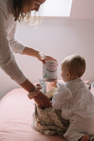 Lait infantile 2e  âge, 400 g - 9,70 € L’OMS recommande un allaitement exclusif jusqu’à 6 mois. - Doolittle