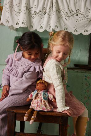 Quand la <i>poésie</i> s&rsquo;habille de douceur, la collaboration <i>Moulin Roty & Louise Misha</i> - Doolittle