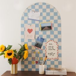  - Tableau magnétique Arche damier, 74€