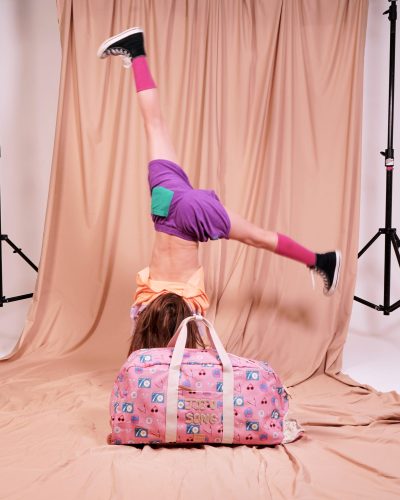 <i>Holiday Roulette</i> de Jojo Factory, le grand sac de voyage des petits <i>baroudeurs</i> - Doolittle