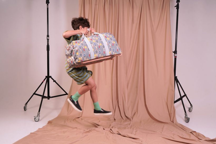 <i>Holiday Roulette</i> de Jojo Factory, le grand sac de voyage des petits <i>baroudeurs</i> - Doolittle